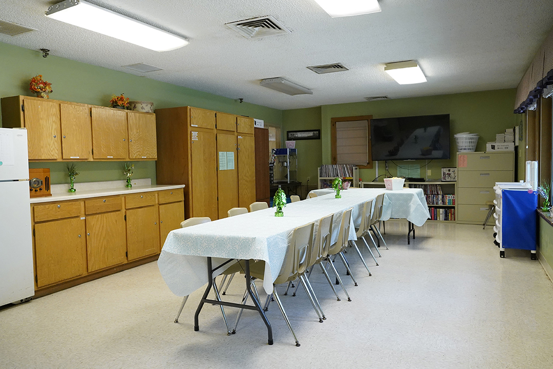 Long white table in Family and Resident lounge- Arbors at Carroll